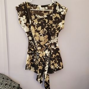 ✨ NWOT New York & Company front tie blouse